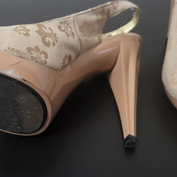 Dereon Women's Lovely Lady Pump - Picture 5 of 6